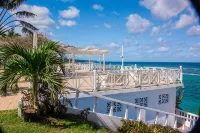 Villa by The Sea - Huvilat