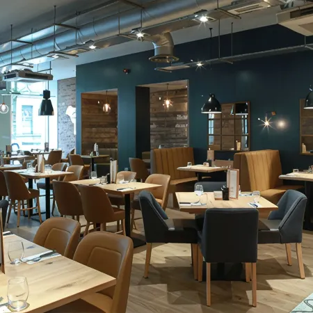 Premier Inn Belfast City Cathedral Quarter Отели рядом с достопримечательностью «Центральный железнодорожный вокзал Белфаста»
