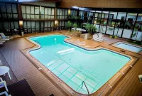 Altoona Grand Hotel - Pools