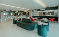 Front One Hotel Gresik - Homestays