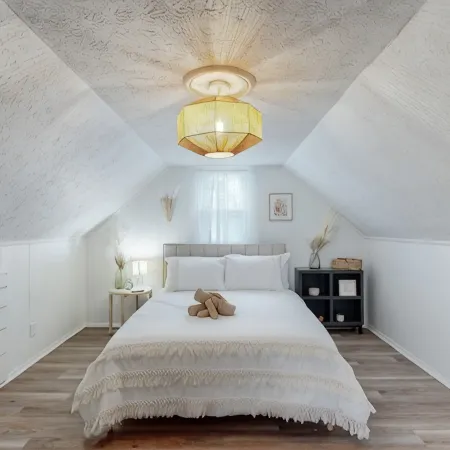 Touchdown Bungalow: Charming HOF Village Home