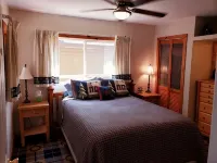 Spectacular Lakefront Cabin w/boat mooring on Higgins Lake Sleeps up to 8 people - Feriehus