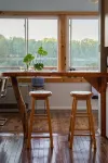 Magical lakeside retreat with hot tub + dog friendly! - Homestays