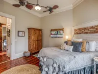 Walk Downtown! Large Pool, Hot tub, Fire pit, Close to EVERYTHING! Ξενοδοχεία στην πόλη Monroe