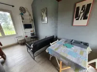 Charming T1 completely renovated, with large terrace, in the heart of Giens. - 2-Star