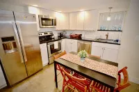 Modern Suite Nearby Convention Center (2bd, 1bth) - Apartments