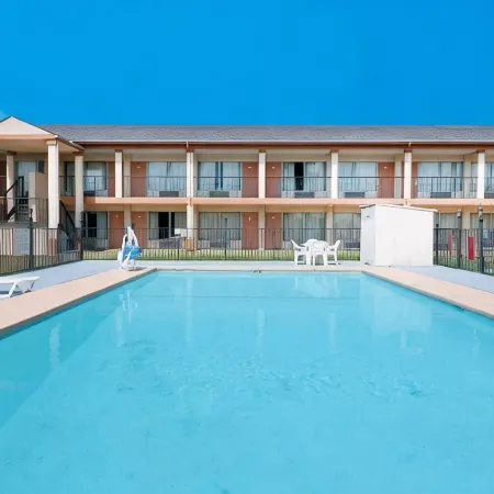 Super 8 by Wyndham Longview/I-20