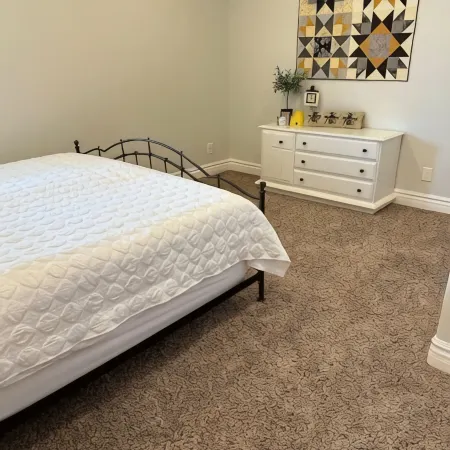 2 Bdrm Private Basement Apartment Sleeps 6
