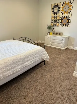 2 Bdrm Private Basement Apartment Sleeps 6