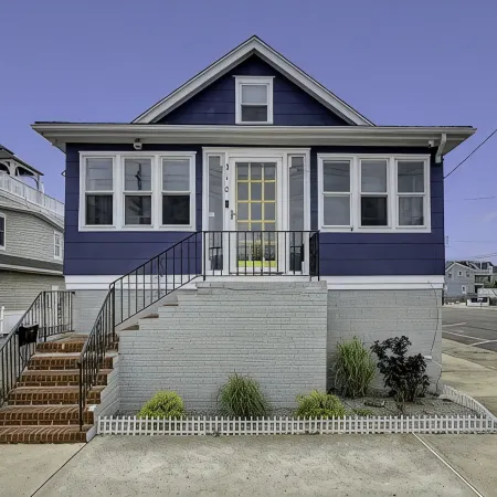 Classic Shore House in the Heart of Beach Haven