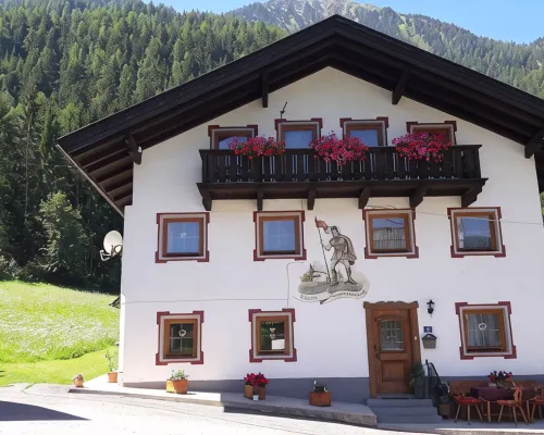 Ferienhof Fürruter, free Wi-Fi, 3 bedrooms, up to 6 persons Hotels in Sautens