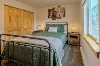 Yellowstone Retreat Rentals U2: two blocks from Yellowstone!