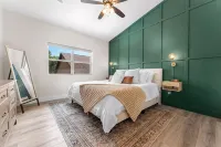 BRAND NEW: 3 Bed / 2 Bath Branson, Sleeps 8 + 2 Min to SDC - 4-Star