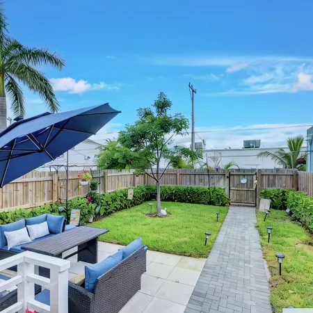 20% off Beach House - Close to Lake Worth Beach & Downtown