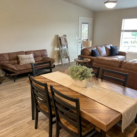 Brand New Luxury Townhouse Getaway in Lewiston, Idaho!