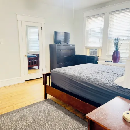 ACROSS from Ventnor BEACH BLOCK! 2 bd -and 2 ba unit  - 8th house from beach.