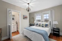 3BR Oceanview Townhouse on Boulevard I Walk to downtown l Sleeps 8 - Balcony