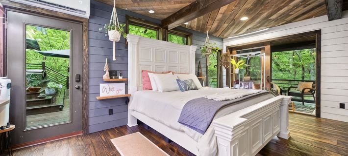 Modern, Luxurious Cabin for Two Located on a Cascading Waterfall. Hotels in Pickens County