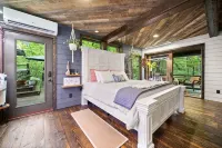 Modern, Luxurious Cabin for Two Located on a Cascading Waterfall. - 부티크