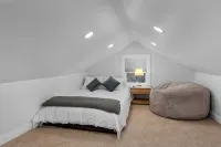 Cozy Downtown Redmond Cottage - 3-Star
