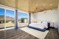 The Joshua Tree Whitmore House + Hot Tub - Homestays