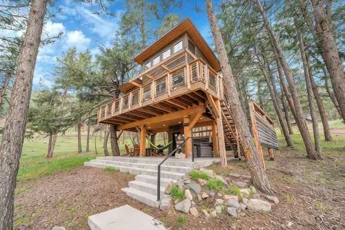 Upscale Treehouse Escape - Hot Tub & Mountain Air - Boutique