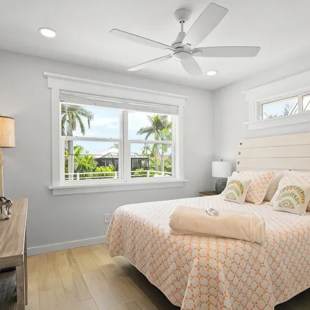 Sale 8-30~Pool~Steps to Beach&Restaurants~Gulf View~Walk to Free Trolley&Resto's