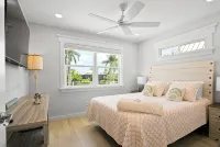 Sale Starts 8-23~Pool~Steps to Beach&Restaurants~Gulf View~Grill~BeachChairUmbre - 4-Star