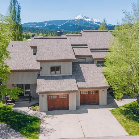 Amazing Mountain Views, Walk to Ski Shuttle! in the Heart of Big Sky Golf