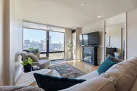 Luxury condo in Midtown Crossing on 8th floor with breathtaking city park views - Homestays