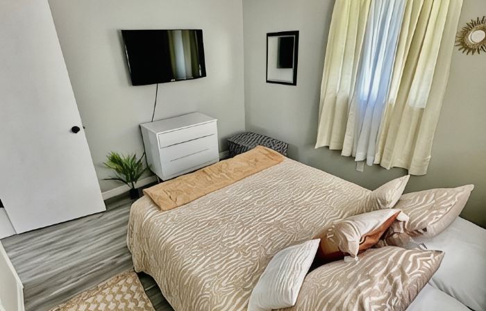 Charming 2-bedroom remodel house in welcoming St. Cloud with WiFi, AC