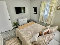 Charming 2-bedroom remodel house in welcoming St. Cloud with WiFi, AC Hotels in St. Cloud
