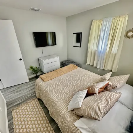 Charming 2-bedroom remodel house in welcoming St. Cloud with WiFi, AC