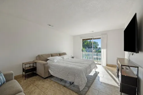 Central Location D in Cul de Sac, 2 Bedroom, 1 Bath-Sleeps 6, Pets Allowed - 2-Star