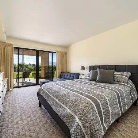 Wapato Point Halmalka Condo 510-A, 3 bed 2 bath, Sleeps 8, Next to Outdoor Pool