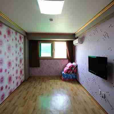 Yeosu Odongdo Pension New Building Rooms
