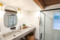 Fully Remodeled Heart of Missoula Bungalow - 4 stjerner