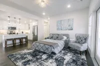 Beautiful Master Suite & Full Kitchen in New Home - Boutique