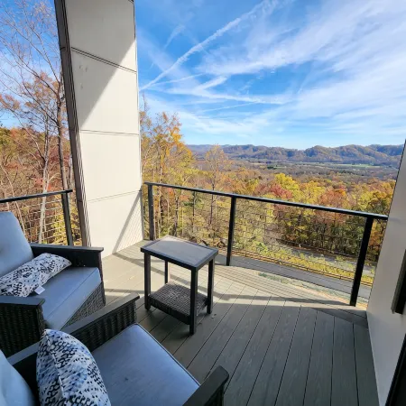 Modern 5 Bedroom Retreat w/ Mountain Views. Sauna + Wood Fired Pizza Oven!