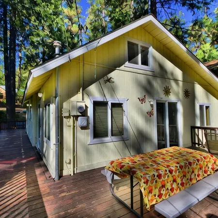 Twain Harte Vacation Rentals - Lake Member, Free WIFI, HD TV, Walk To Town/Lake