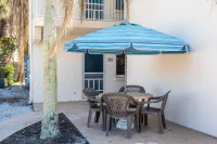 Newly renovated beachside condo - direct beach access - 4-نجوم