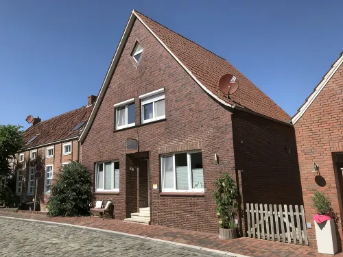 Four stars at the harbor: Modern renovated fisherman's house directly at the Ditzumer harbor - Wifi