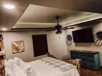 The Rustic Gem!! 3 Bedroom/2 Bath House - 4-Star