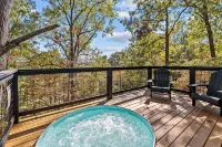 TreeHouse, Hot Tub, Wooded Views, Near Lake - Hytter