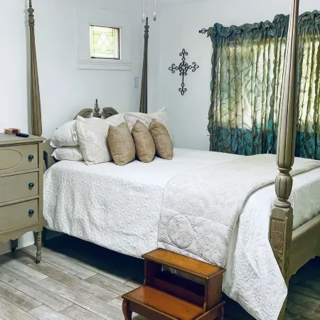 The Little Manor on 7th, secluded cottage moments from Historic Downtown Laurel Hoteles en Laurel