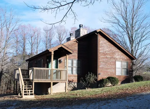 Minutes to Giant City - SIU - Shawnee Winetrail - Shawnee Forest - Wi-Fi - Alppimaja