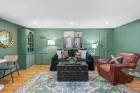 1Br on Salem Common l Steps to Witch Museum and Downtown l Fenced in Yard - 4성급