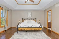 Close to the Ark! Incredible views on 10 private acres w/ firepits! - 4-Star