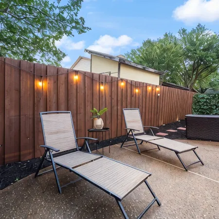 Modern Family Haven, Pool, Game Room,Sky Lit Atrium,5 bedrooms,King beds,3 baths