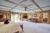 Secluded Cabin w/ HOT TUB, Woodburning Stove, VIEW on PRIVATE 2 acres - balcony